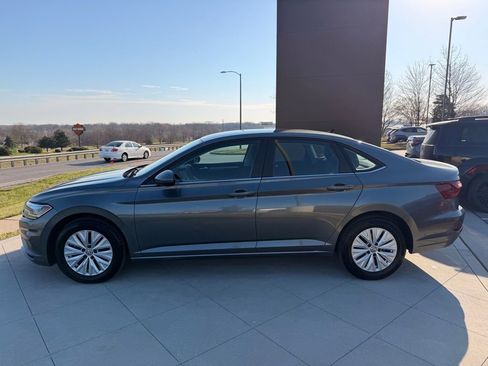 Used 2019 Volkswagen Jetta S image 2
