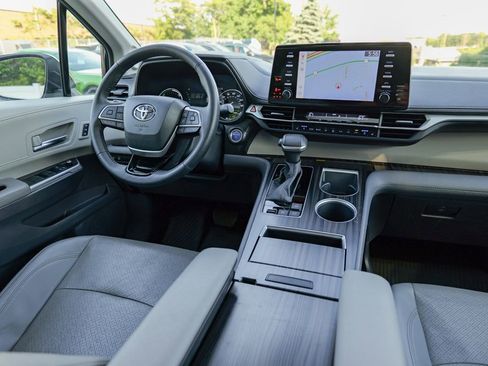Used 2023 Toyota Sienna Limited AWD/4WD image 40