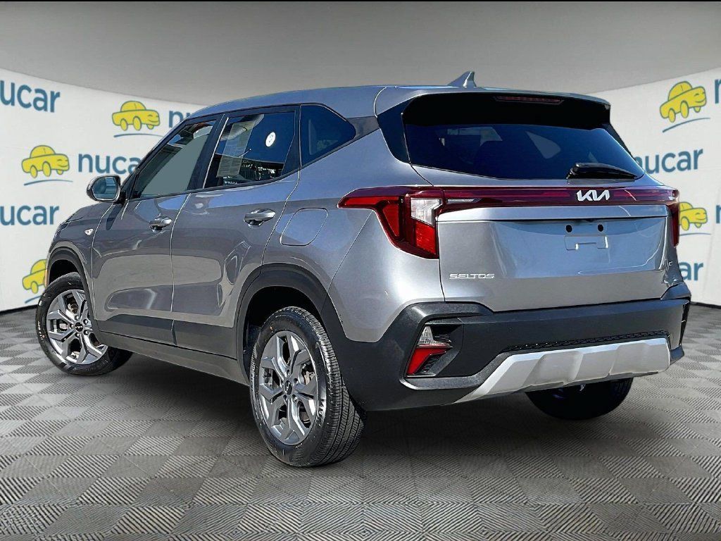 Used 2024 Kia Seltos LX AWD/4WD image 4