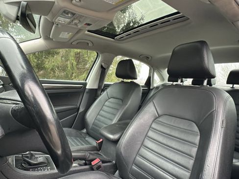 Used 2018 Volkswagen Passat 2.0T SEL Premium image 13