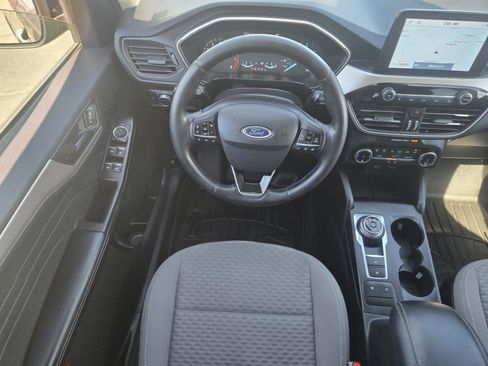 Used 2022 Ford Escape SE w/ SE Sport Appearance Package image 18
