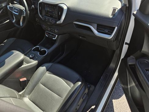 Used 2024 GMC Terrain SLT image 7