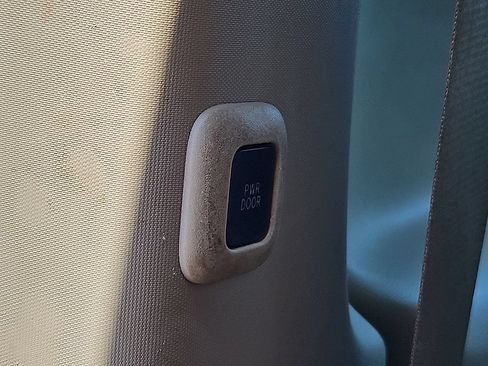 Used 2017 Toyota Sienna XLE w/ XLE Navigation Package FWD image 18