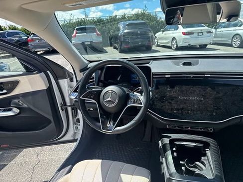 Used 2024 Mercedes-Benz E 350 4MATIC Sedan image 25
