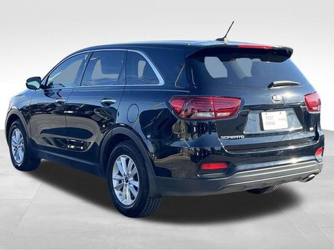 Used 2019 Kia Sorento LX image 5