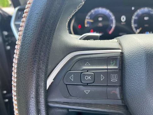 Used 2024 Jeep Grand Cherokee L Laredo AWD/4WD image 25