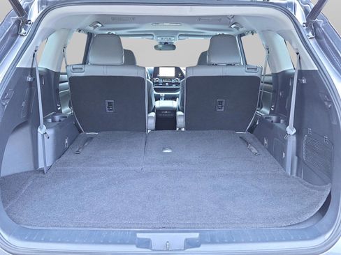 Certified 2023 Toyota Highlander XLE image 30