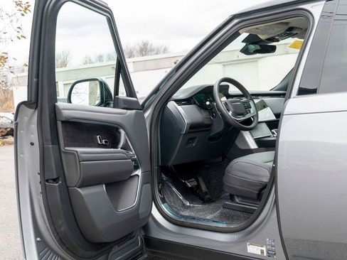 New 2025 Land Rover Range Rover SE image 10