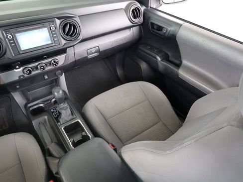 Used 2016 Toyota Tacoma SR w/ SR Convenience Package RWD image 19