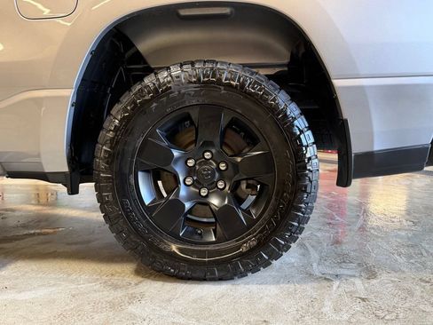 Certified 2025 RAM 1500 Tradesman w/ Night Edition AWD/4WD image 32