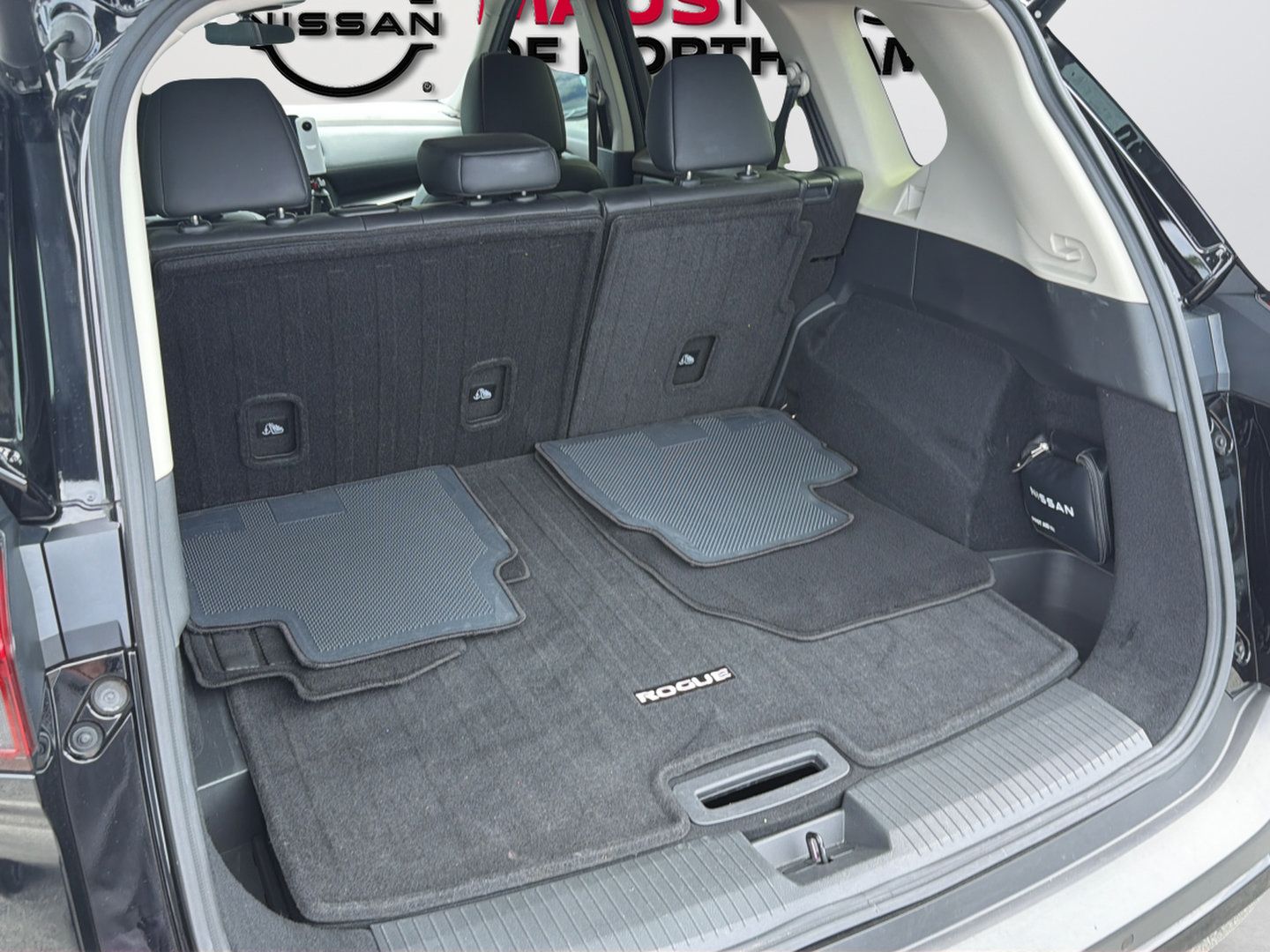 Used 2023 Nissan Rogue SV w/ SV Premium B Package FWD image 37