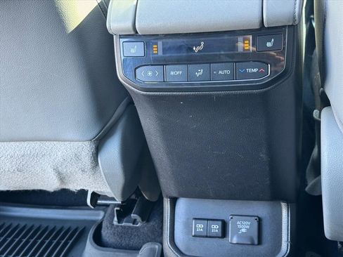 Used 2021 Toyota Highlander Platinum image 12