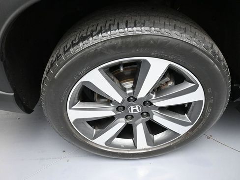 Certified 2024 Honda Pilot Touring image 12