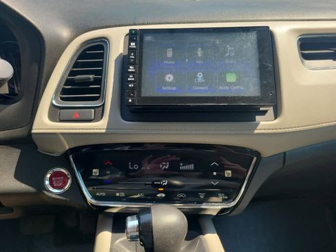 Used 2018 Honda HR-V EX image 12