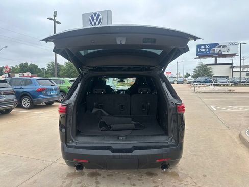 Used 2023 Chevrolet Traverse LT FWD image 17