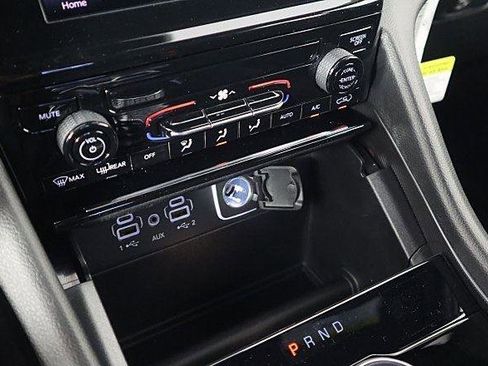 New 2025 Jeep Grand Cherokee Laredo image 13