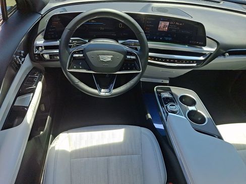 Used 2024 Cadillac Lyriq Luxury RWD image 11