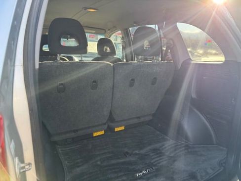 Used 2004 Toyota RAV4 4WD image 29