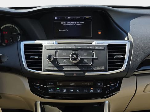 Used 2017 Honda Accord LX image 22