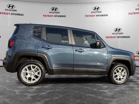Used 2023 Jeep Renegade Latitude AWD/4WD image 2