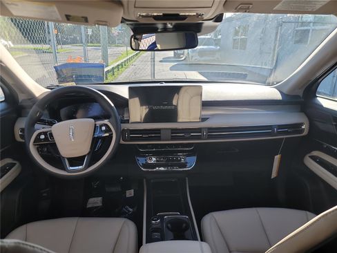 New 2026 Lincoln Corsair Premiere image 19