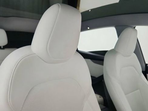 Used 2026 Tesla Model Y AWD image 21