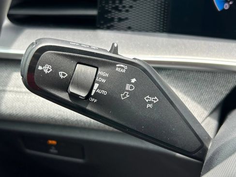 Certified 2025 Volkswagen Tiguan S FWD image 36