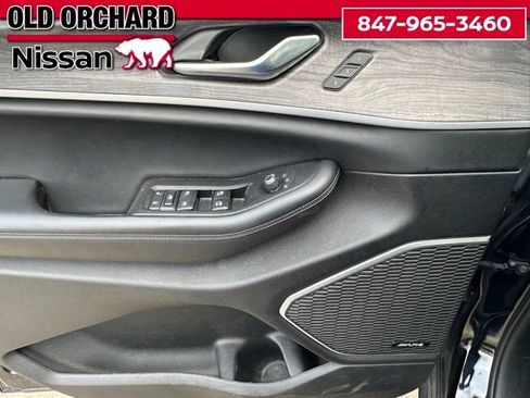 Used 2023 Jeep Grand Cherokee Limited w/ Luxury Tech Group II AWD/4WD image 9