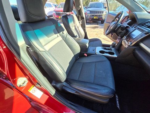 Used 2014 Toyota Camry SE image 17