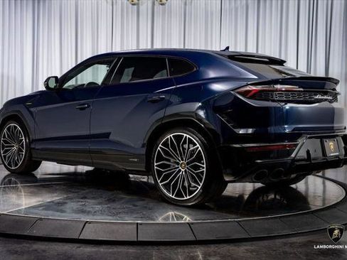 Used 2025 Lamborghini Urus SE AWD/4WD image 11