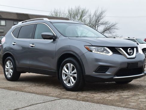 Used 2016 Nissan Rogue SV w/ SV Premium Package image 3