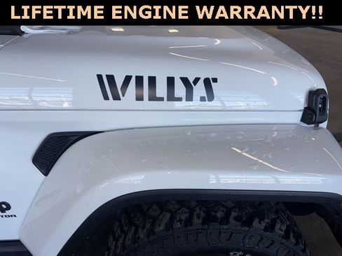 Used 2024 Jeep Gladiator Willys image 11
