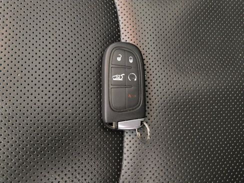 Used 2020 Jeep Cherokee Latitude Lux w/ Comfort/Convenience Group image 32