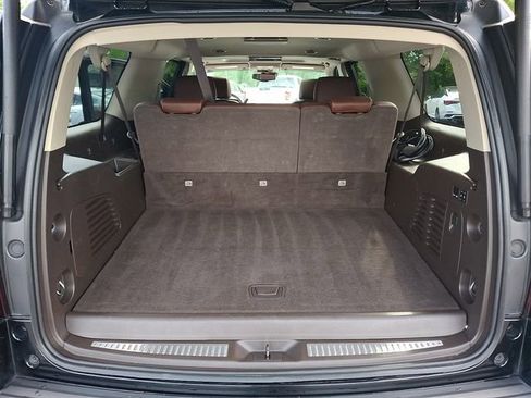 Used 2018 Chevrolet Suburban Premier AWD/4WD image 30