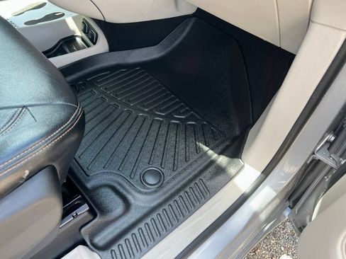 Used 2019 Chrysler Pacifica Touring Plus w/ Cold Weather Group FWD image 10