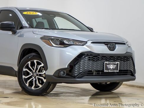 Used 2025 Toyota Corolla Cross AWD Hybrid image 2