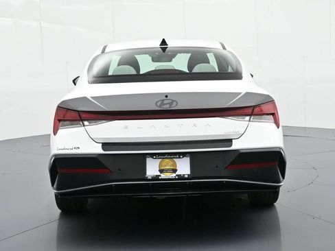 Used 2024 Hyundai Elantra Limited image 7