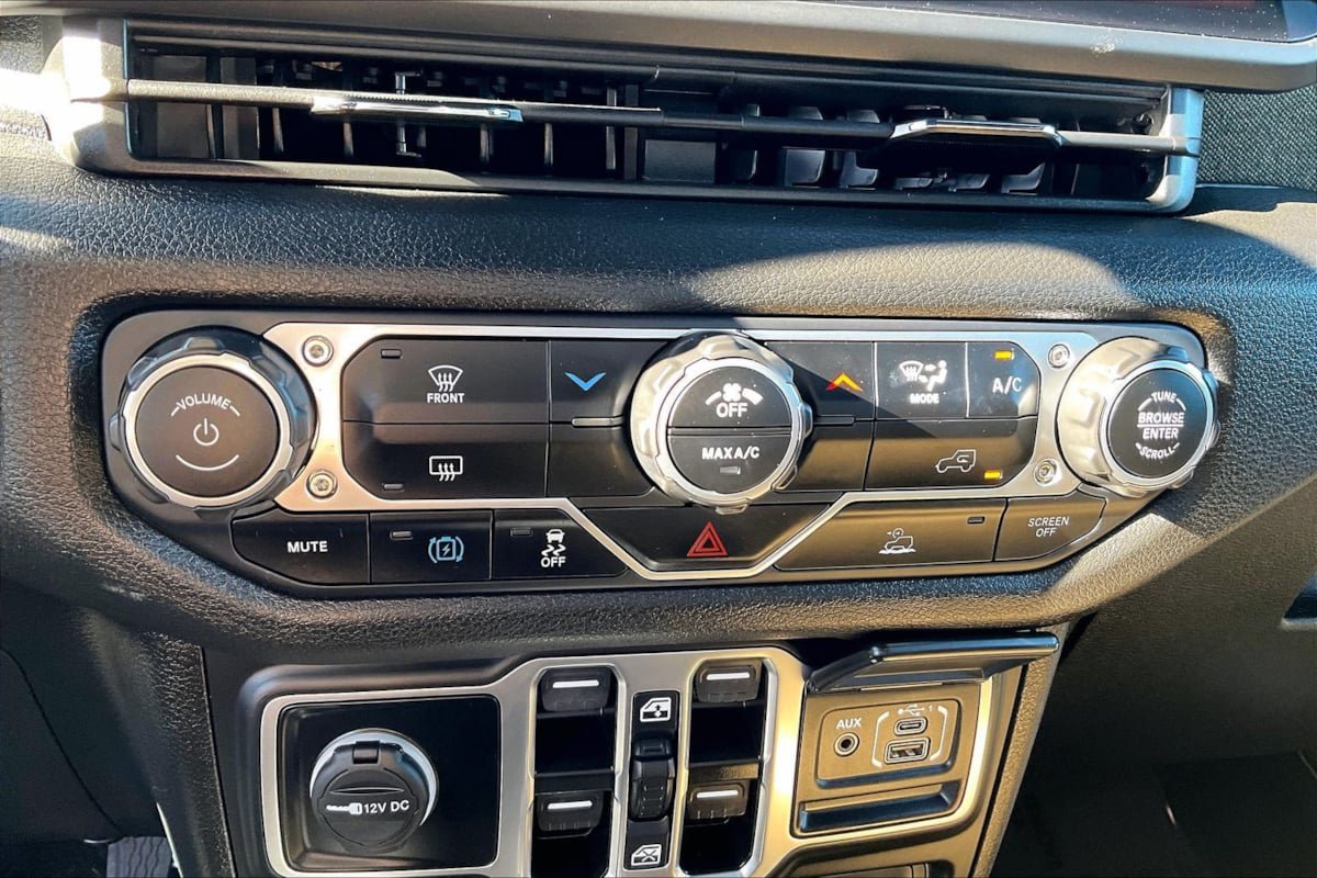 Used 2025 Jeep Wrangler Unlimited Sport S 4xe AWD/4WD image 29