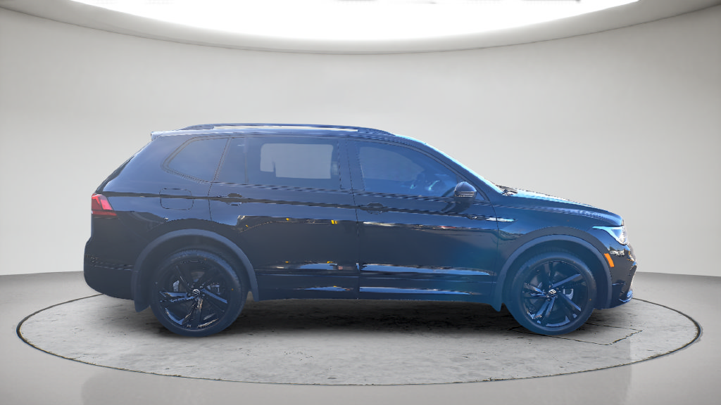 Used 2023 Volkswagen Tiguan SE R-Line AWD/4WD image 6
