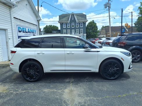 Used 2025 Lincoln Corsair AWD w/ Equipment Group 101A image 4