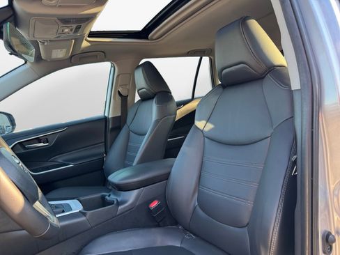 Used 2024 Toyota RAV4 XLE Premium image 9