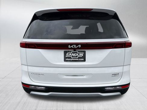 Used 2024 Kia Carnival LX image 8