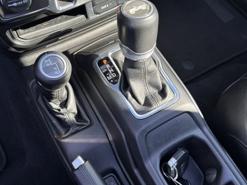 Used 2022 Jeep Wrangler Unlimited Sahara image 27