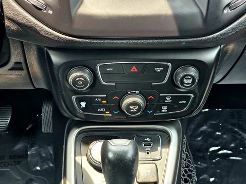 Used 2018 Jeep Compass Latitude w/ Popular Equipment Group image 23