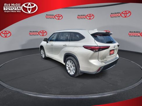 Used 2022 Toyota Highlander Limited AWD/4WD image 6
