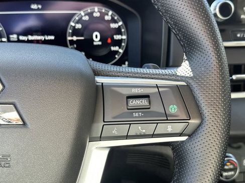 Used 2024 Mitsubishi Outlander SE image 29