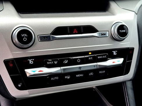 Used 2021 Ford Explorer XLT w/ Equipment Group 202A image 19