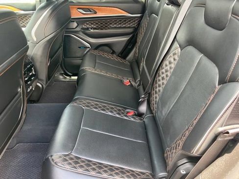 Used 2023 Jeep Grand Cherokee Summit AWD/4WD image 12