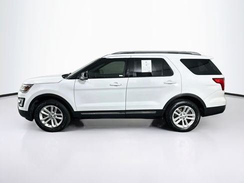 Used 2016 Ford Explorer XLT w/ Equipment Group 202A FWD image 4