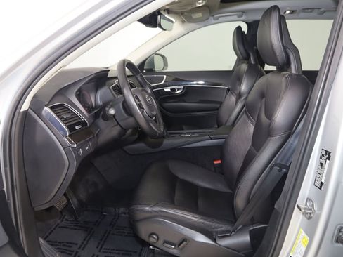 Used 2018 Volvo XC90 T6 Momentum w/ Convenience Package AWD/4WD image 13